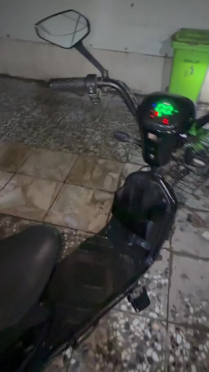 دراجة شحن للبيع!!🛵
السلام عليكم

دراجة شحن حجم 14 بطاريات 4 تشغل بلوتوث التشغيل مالتها سويج و بصمه وأشاير جانبية امامية وخلفية بيها مكان للبايدر 3 سرع وبيها منفذ شحن للجهاز اشاير جانبيه ودبلات خلفي وامامي وبيها قفل ويل للأمان لايت عالي وناصي ستاند جانبي وتعليك التاير الامامي الخلفي مابي شي والشاشه موضحه بالصوره سعرها 300  مكاني بغداد الحرية قرب شارع ابو حطاب

الهاتف:(***********)📞

موجود واتساب
