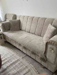 عندي تخم للبيع ١٠مقاعد كلش نظيف ليريده مراجعه هذا الرقم ٠٧٨٦٥١٤٧٩٩٧