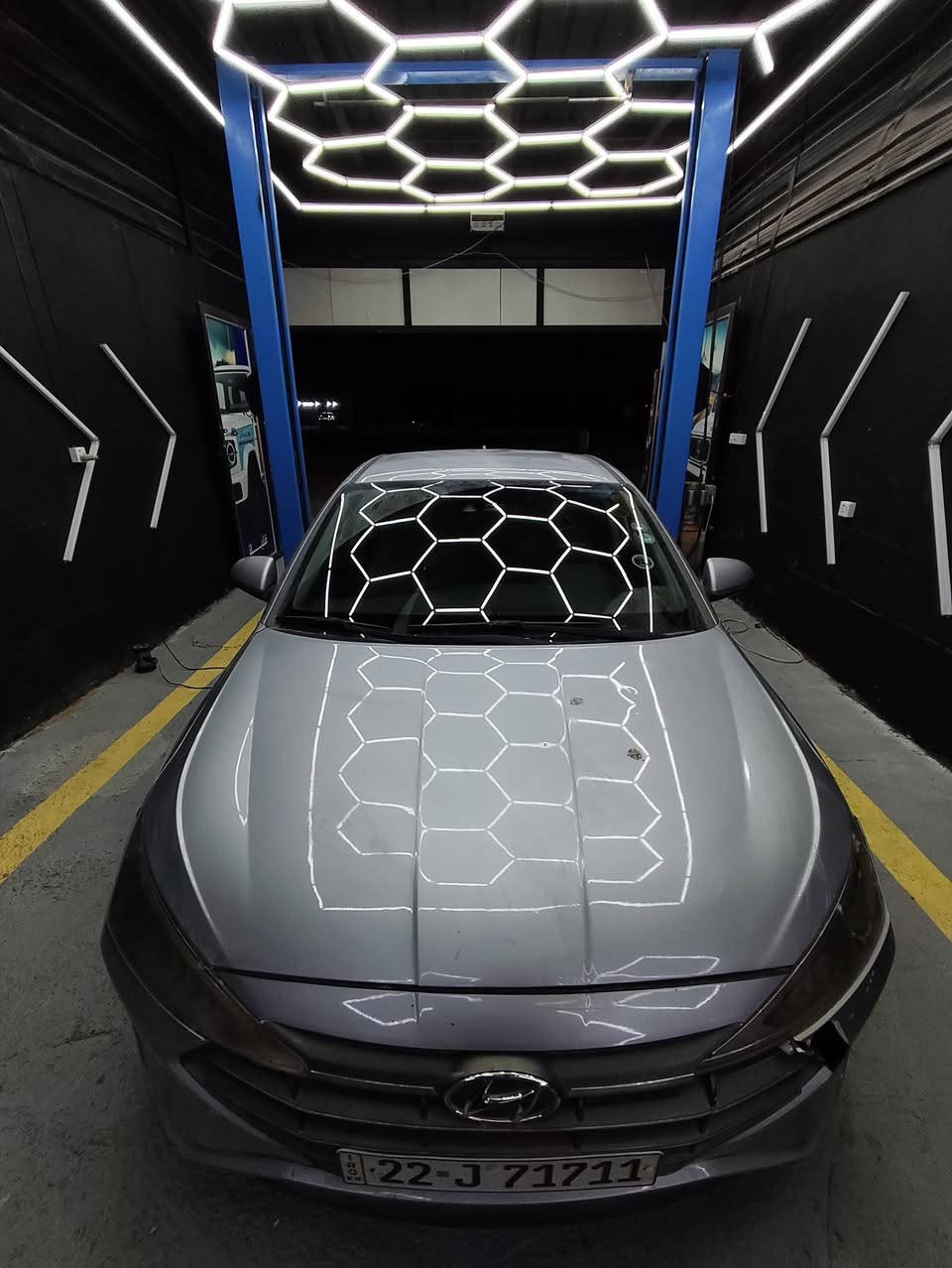 سلام عليكم 
موديل ٢٠٢٠ موجود سونارها
سعر ١٢٨ بيع سريع السياره يراد لها ترتيب بسيط
كلشي مابيها تحويل او وكاله شرط *********** كربلاء
