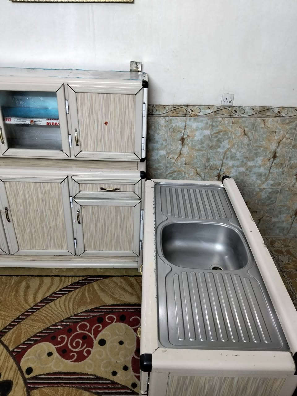 كاونتر 3 قطع مستخدم نضيف تفاصل لأمنيوم باب أول مبطن من داخل الامنيوم نضيف عنوان شعب اكو توصيل *********** بي وتساب
