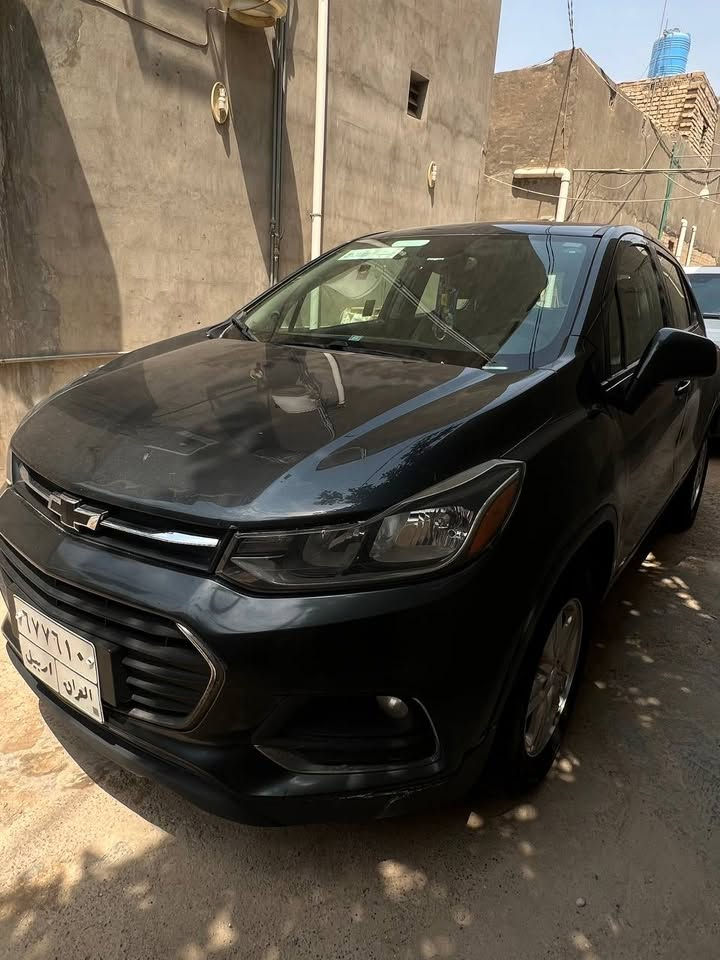 السلام عليكم 
شوفر تراكس للبيع موديل 2019 محرك 1400تيربو وارد امريكي صور الحادث موجودة بالمنشور رقم اربيل بأسمي شوكت متريد احولك 
تبريدها ثلج  
 طخم تايرات جدد 
باتري جديد 
كير مكفول ومحرك جديد 
حداديتها جديدة 
وراديتر ومروحة جدد السيارة كاملة مكملة ما ناقصها ولابرغي
مواصفاتها تحكم ستيرن وشاشة ومانع انزلاق 
ضررها الجاملغ وشوي من البنيد مثل ما موضح بالصور، البنيد مصلح نفسه وبيها بارد بالباب مال راكب 
السيارة ماشيه 135الف كيلو 
مكاني بصرة 
السعر 100وبيه مجال 
للأستفسار واتساب ***********
