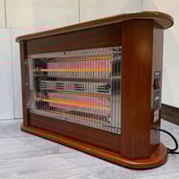 هذه مدفأة كهربائية بتصميم خشبي أنيق وآمن لاستعمال داخل المنزل. تناسب ا...