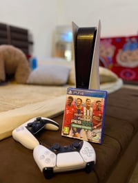 🎮 سلام عليكم  بلايستيشن 5 نظيف جداً استخدام مرتب، للبيع مع كامل الملحق...