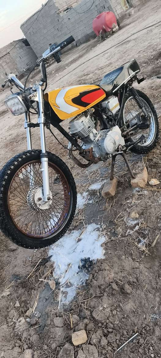 سلام عليكم دراجه للبيع شاصي 2012 اوراق اصوليه تعمير كله جديد كهربائيات كله شغاله محرك نامه خير من الله دراجه مناقصه شي السعر 350 وبيه مجال مكان قلعه سكر  ***********
