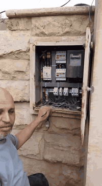 تم بعون الله إكمال صيانه بورد احد الاخوه في منطقه حي السيديه وتحويله إلى نظام السلكترات الاوتو للاتصال والطلب *********** يوجد واتساب صوره ومقاطع فيديو قبل وبعد العمل
