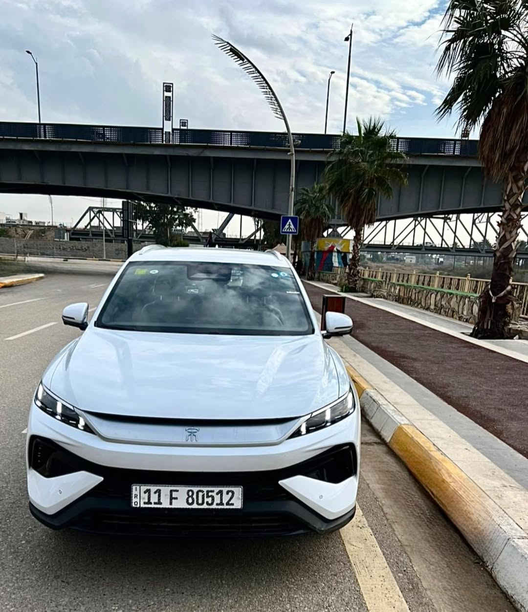 ‏ BYD Song Pro 2025 للبيع
🔹 الممشى: 4900 كم فقط
🔹 المحرك: بنزين + شحن EV (هايبرد)
🔹 الحالة: كلين تايتل ، عدا البارد
🔹 الصبغ: بدون قطرة صبغ 
🔹 اللون الخارجي: أبيض
🔹 اللون الداخلي: لونين مميز (أسود × رصاصي)

✨ المواصفات بالتفصيل:
✔ شاشة كبيرة جداً (حوالي 15.6 إنچ)
✔ كاميرات 360 درجة كاملة ( 13 كامرا )
✔ داش كام 360 درجة مع ضهور السرعة
       ودوسة البانزين والبريك والنمر 
       و الداش كام يشتغل والسيارة طافية ومشتغلة
       تسجيل مستمر + حفظ تلقائي
✔ رادارات هواية (أمامي + خلفي + جانبي)
       مع تنبيه خروج من المسار 
✔ اصطفاف ذاتي
✔ داخلية جلد
✔ مساحة داخلية كبيرة جداً
✔ كشنات مريحة للسفر الطويل
✔ السيارة طلقة ماشاءلله ورزانة عاليه

💰 السعر: 23,000,000 دينار عراقي

📍 الموقع: ديالى – بعقوبة الجديدة – شارع الطابو

📲 واتساب: ***********
📞 اتصال: ***********
