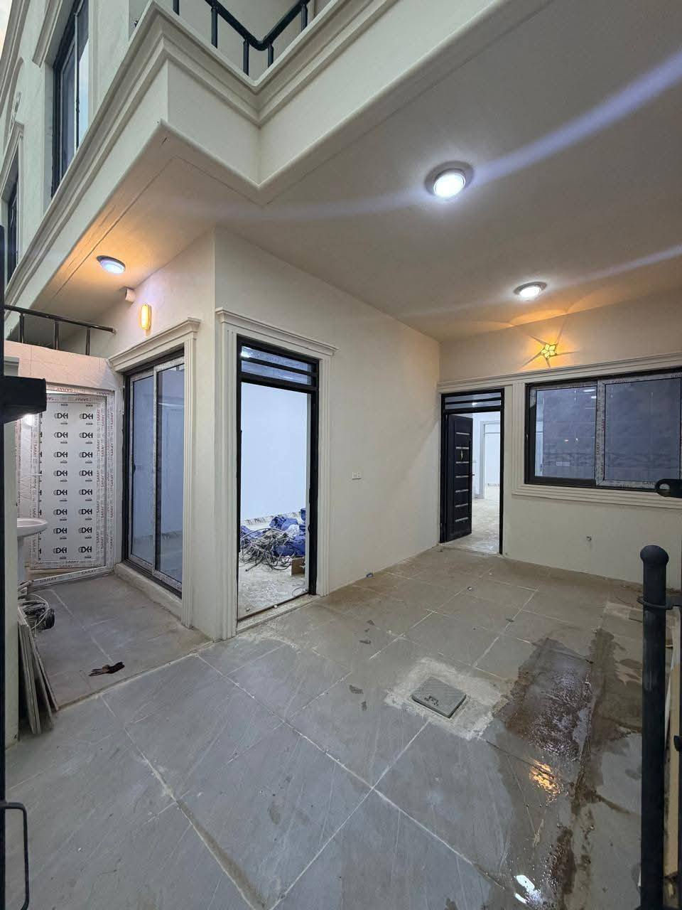 #اعلان 1975
#دارين للبيع مساحة الدار الواحد/104/مترمربع واجه 6.5 طابو صرف ب اسم شخص واحد 
بناء طابقين ب اشراف مهندسين فول كاشي فول مواصفات سقف ثانوي نظام تبريد مركزي واجهه ديكور فلين تركي .
_________________________________

مجموع غرف النوم في الطابق الاول والثاني (4) 
مجموع الحمامات والصحيات WC  الغربي في الطابق الاول والثاني (2)
مجموع الصحيات WC الشرقي (1) في الطابق الأول والثاني 
يحتوي على هول كبير في الطابق الاول وهول كبير في الطابق الثاني 
يحتوي كل طابق على مطبخ بارد + مطبخ حار  
يحتوي الطابق الأول فقط على غرفة ضيوف استقبال 
________________________
 #العنوان كركوك قادسية الثانية ( خلف غسل الحجي  ) 
#للاستفسار ***********
