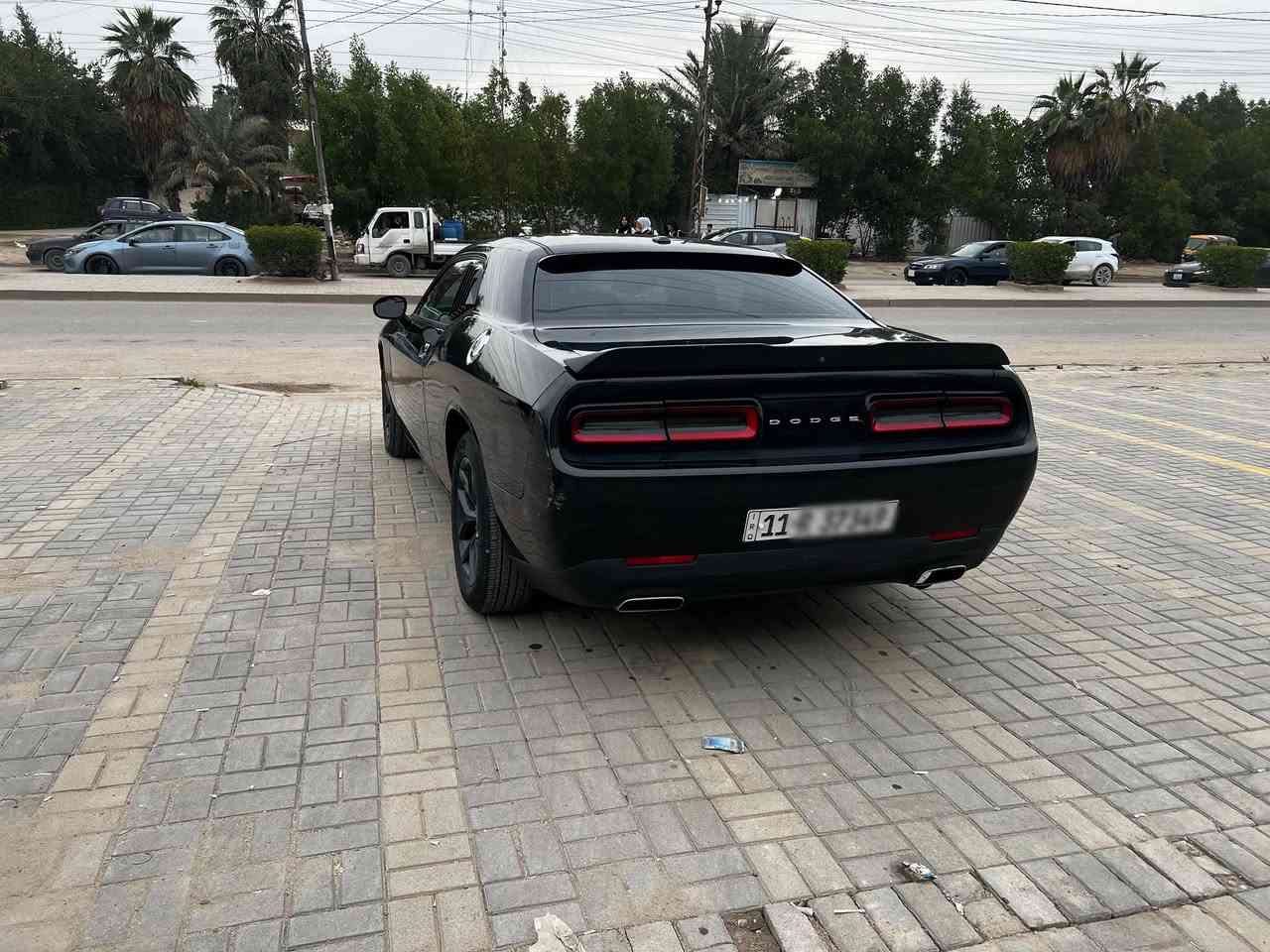 السلام عليكم 
جالنجر SXT لون اسود
حادث 3قطع
 جاملغ وبنيد والجاملغ الثاني صبغ فقط 
مكينه V6
داخل احمر 
تخم تاير جديد 
السياره كامله وجاهزه بدون اي نقص 
رقم بغداد الجديد تحويل ثاني يوم 
السعر 155 وبيها مجال 
ترهم مراوس جاجر اوباما 
مكان السياره بغداد الكرخ
***********
