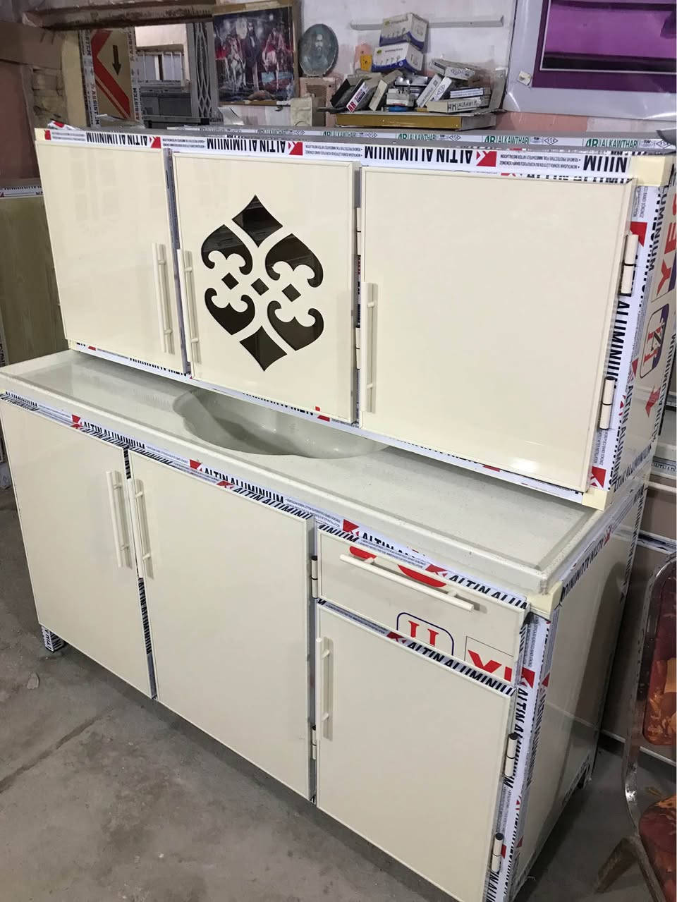 سنك متر ونص مرمر تزكام مع المعلق ب٣٢٠ العنوان ناصريه شارع الاخلاص *********** نرماده حفر نقش cnc وجوكر مخفي وبليت ثقيل ناصرية, ذي قار
