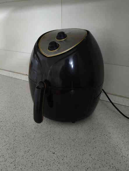 يا الله سلام عليكم
قلايه هوائيه اصليه للبيع ميكانيك وليس لمس.

مستعمله استعمال قليل جدا 
(مرتين) انتركت داخل المخزن بلبيت وهسه نريد نبيعها 

السعر 30 الف. 💙 التوصيل 5 داخل المسيب.
***********
