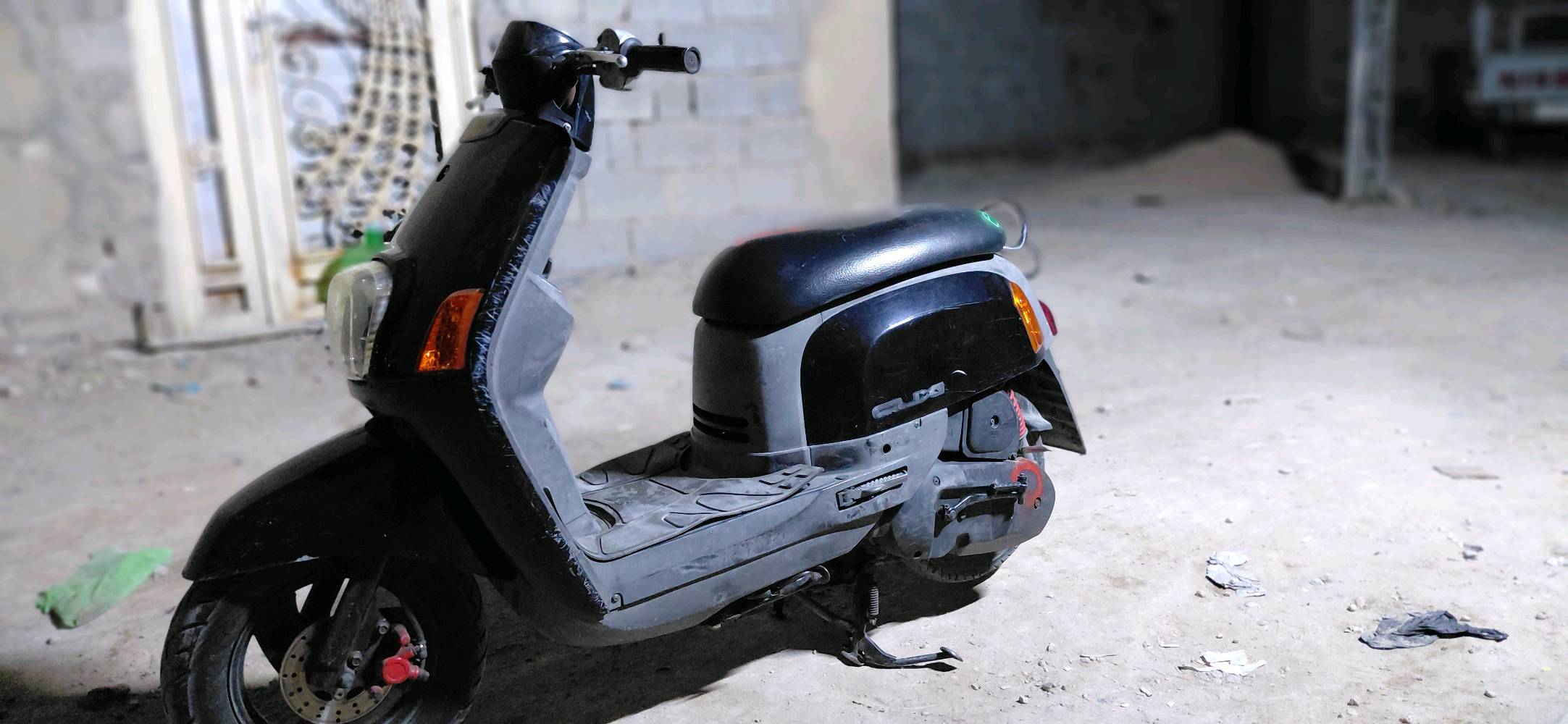 سلام عليكم اخوان دراجة بوليس كابريتر لون اسود موديل 2007 دراجة نضيفة كلش محرك مامفتوح صالي سبوعين مطلعها من المعرض دراجة لوك احلى من صور 📷 كلشي شغال بيها لايت عالي ناصي سكن بكلايت اشاير عداد سرعة عداد بانزين عداد كيلو متر وين ما يعجبك تفحصها برغي برغي. مكاني كربلاء حي الملحق مقابيل الطاقة الكهرباء.  سعر دراجة.  مليون و 150 وبيها مجال لطيبين .تواصل ***********
