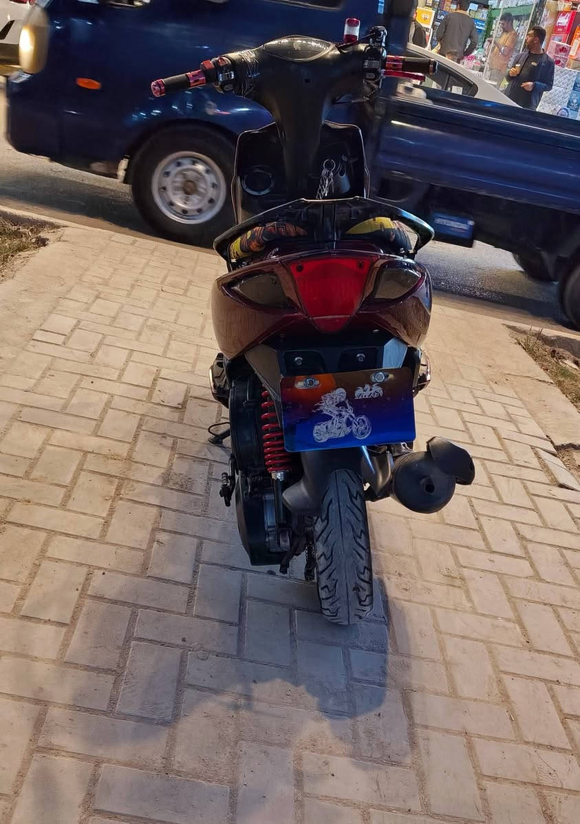 سلام عليكم.    دراجه ماكس مضلع.  ياباني ياباني.   شرط ما مفتوح برغي بيه مكينه ناعمه وتخبل ول شلعه شك لكاع دراجه علئ لفحص وين متريد افحص.  سعر 550وبيه مجال متواجد عل فيس وهاذا رقمي ***********
