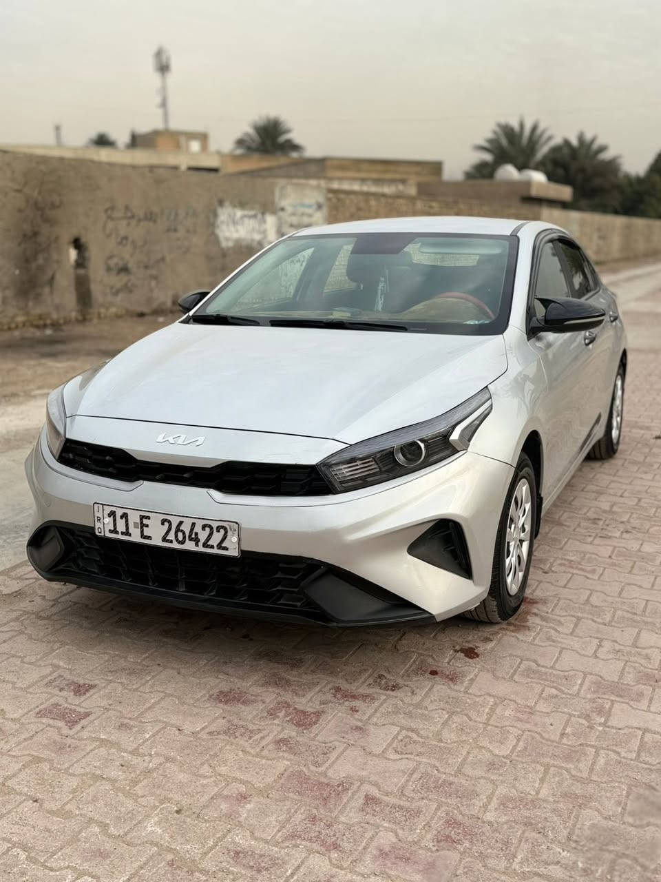 السلام عليكم سيراتو للبيع 23خليجي كفالة عدا بارد كد شبر مشأر بالصور وكارت عدها كفالة السعر 165وبيها مجال الاتصال ***********
