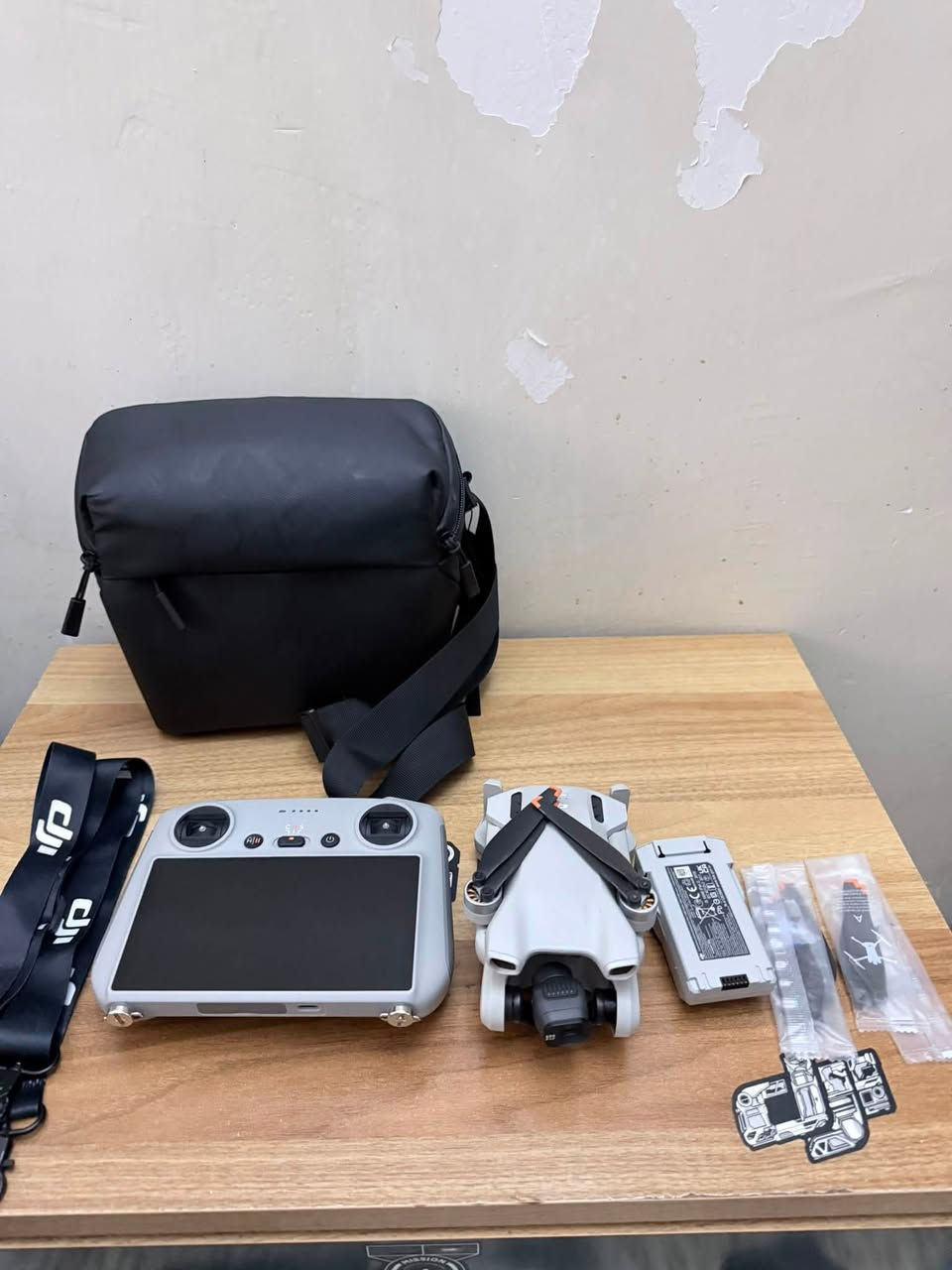 السلام عليكم 
dji.   
لوتلحك لو متلحك
فلس ونص 
🔥🔥🔥
النشر وتفاصيل والاسعار داخل 
الاستوري🔥
اير ثري كومبو سمارت نصافه98/100
مني فور كبس جوستك عادي (لوك)
مني ثري جوستك شاشه مستعمل جدا نضيف
مكاني بغداد الاعضميه 
متوفر توصيل جميع محافضات 
الاستفسار 
***********

