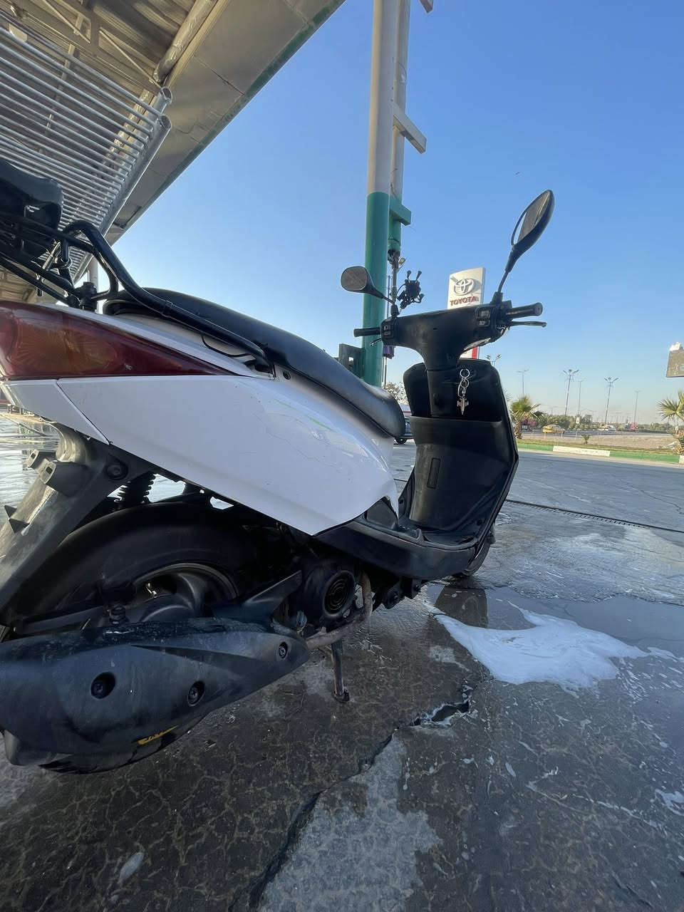 السلام عليكم دراجه بريز للبيع ماشيه ١٢ الف حقيقي دراجه جديده بمعنى الكلمه استعمال قليل أوراق كامله كهربائيات برغي مابيهم نقص كيلو متر طوافه اشاير كامله من كل النواحي ربع متصرف عليها مكينه ممفتوحه واتحمل مسؤليه كلامي السعر ٦٠٠ الف وبيها مجال شي بسيط مكاني بغداد الدوره البوعيثه الرقم ***********
