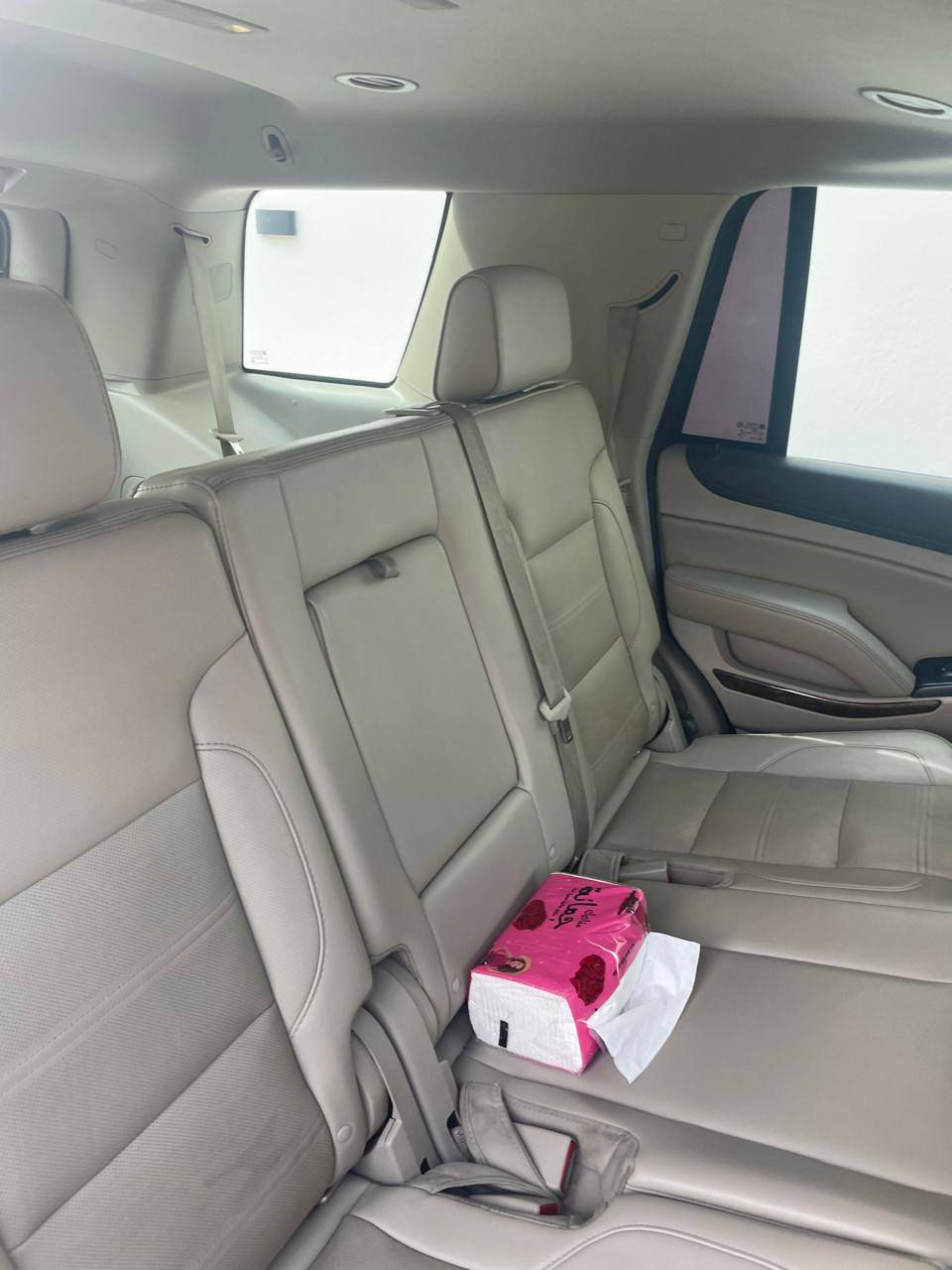 جي ام سي -يوكن -دينالي -اعلى فئة -كامل مواصفات -موديل 2016-اسود
محرك 8 سلندر 6200
طقم وبل اصلي22
اشارات داخل المرايا مع حساسات اجتياز 
حساسات امامي وخلفي اصل
قبغ الجنطة كهرباء شفط مع حساس الفتح بواسطة القدم
بصمة 
قاصة مخفية 
ثلاجة 
دوسات كهرباء قابلة للطي 
عارضة للبيانات على الشاشة الامامية 
ستيرن متكامل الايعازات 
حساسات تنبيه تصادم 
تنبيه مغادرة المسار 
اوامر صوتية 
مثبت سرعة 
حساس ضغط اطارات 
اندرويد اوتو 
مساعد الاصطفاف 
دفع رباعي 
نظام تعليق العجلات 
رادار 
فرامل ABS
نظام ملاحة و خرائط 
نقطة عمياء 
صف مرايا كهرباء
شاشة لمس 
قفل ابواب تلقائي 
تشغيل عن بعد 
بلوتوث 
كاميرا خلفية 
بروجكتر 
مانع انزلاق 
فتحة 
انوار نهارية 
حساسات امامية وخلفية 
مصابيح زنون 
هوك خلفي 
مقاعد جلد بيج
مقاعد امامية فول كهرباء و تبريد وتدفئة
مقاعد كهرباء والكشنات الخلفية طي كهرباء
ذاكرة مقعد السائق 2
تبريد ثلاث قطع 
دخول بدون مفتاح  
زجاج كهرباء  
CD
شاشة بالسقف 
مداخل USB
اكياس هوائية
تحكم ستيرن 
مثبت سرعة تدفئة مقود 
مصابيح ترحيب جانبية في الدوسات 
وبقية مواصفات الدينالي الكثيرة والغنية عن التعريف 
للعلم سيارة نظيفة جدا
السعر 380$
للاستفسار الاتصال على الرقم
***********
