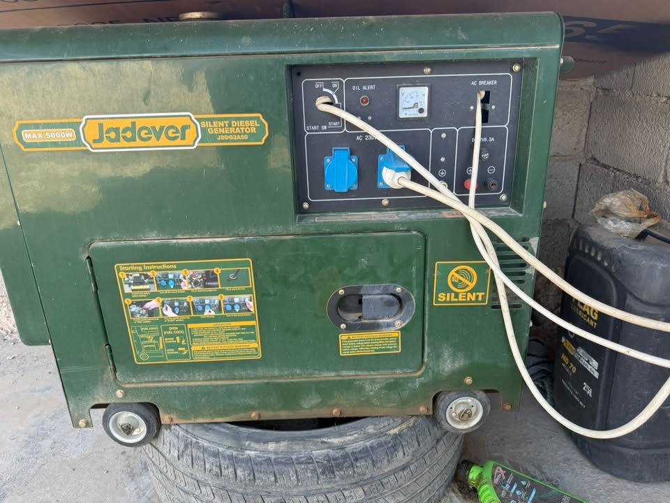 السلام عليكم مولد 5 kv  استعمال قليل ونظيف حيل  بحيث 4 تبديلات دهن مبدل ولا برغي مفتوح السعر 850 المكان ديالى للاتصال ***********
