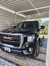 GMC YUKON SLE BLACK 2022 يوكن موديل 2022  مواصفات عادية  بجم كبس تبديل...