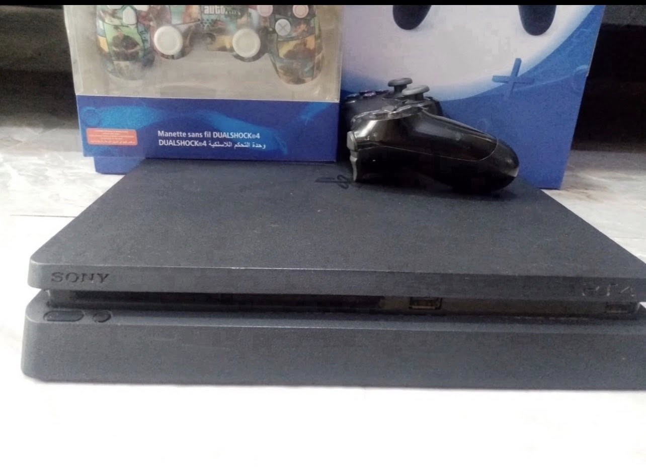 متوفر للبيع 
مكاني بغداد الامين ٢ يوجد توصيل جميع المحافظات رقمي *********** 
* الاجهزة المهكرة 👇🏻 
١- بلي ٥ فات اونلاين نظيف جدا ممفتوح جوستك واحد وكيبلاته سعر ( ٤٧٥ ) 

٢- بلي ٤ برو مهكر واحد تيرا يدتين نظام ١٢ عن طريق القرص مع تنزيل العاب من اختيار الزبون سعر ( ٢٨٠ ) 

٣- بلي ٤ سلم مهكر نص تيرا يدتين نظام ١٢ عن طريق القرص مع تنزيل العاب حسب طلب الزبون سعر ( ٢٢٥ ) 
وذا تريد نفسه بس واحد تيرا ☝🏻 يصير سعر ( ٢٥٠ ) 

٣- بلي ٤ فات مهكر ذاكره نص تيرا مع يدتين نظام ٩ مع تنزيل العاب حسب طلب الزبون سعره ( ١٩٠ ) 

* الأجهزة الاونلاين 👇🏻 
١ - بلي ٤ برو واحد تيرا يدتين + بي العاب هواي داخل الجهاز قويات سعر ( ٢٢٥ ) 

٣- بلي ٤ سلم عادي اونلاين نص تيرا مع جوستكين + قرص هدية سعر ( ١٧٥ ) 

* متوفر جوستكات بلي ٥ سعر ( ٤٥ ) وبلي ٤ بسعر ( ٢٠ ) 
* متوفر هاردات بلي ٤ مهكر مع تنزيل العاب حسب طلب الزبون سعر الذاكرة ٥٠٠ ب ( ٢٠ ) وسعر الواحد تيرا ب ( ٤٠ )
