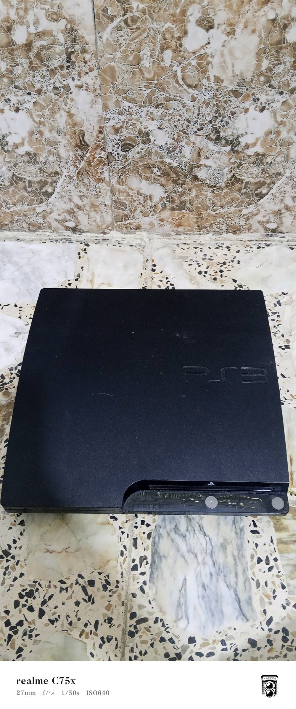 بلستيشن 3سلم اخو الجديد نضافه 90/100 مع جوستيك وحدة وكامل ملحقاته بس كارتونه ماكو  سعر: 120ربع ماينزل شراي اهلا. وسهلا