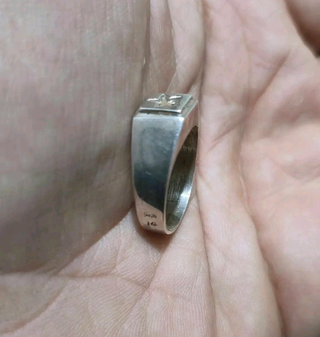 خاتم نجمة داوود 
محرز بحرز الامام الجواد ع 
مقاس الخاتم ١٨ للاستفسار والحجز خاص


**إذا كنت صاحب هذا الإعلان وتريد حذفه لأي سبب، رجاءا أرسل رسالة إلى الدعم الفني**