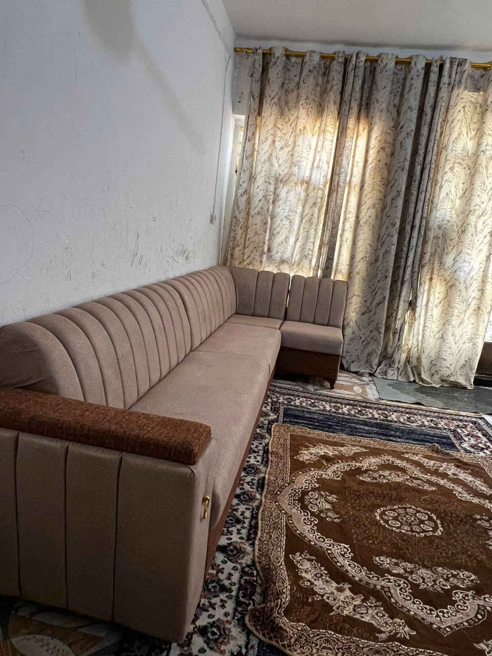 ديوان 10 مقاعد حطاطه  استخدم شي قليل. السعر ب 300...شراي يتصل ***********...يوجد سياره توصيل..
