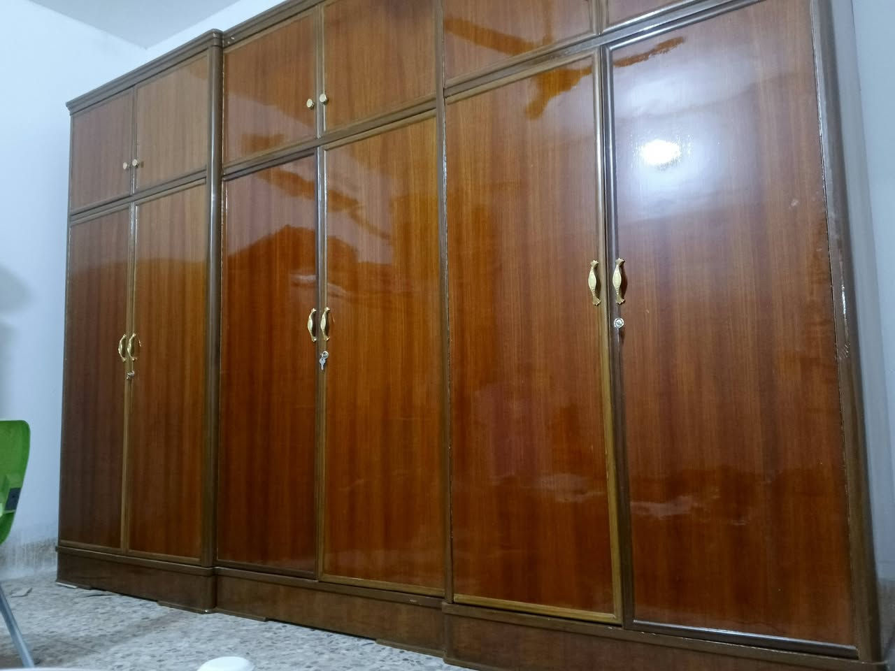 تجديد كافه مستعمل غرف بيبان كناتير بوفيات جميع اثاث بيت خشب. ملاحضه نشتغل جديد مستعمل مكانه نجف حي مكرمه قرب مركز وفاء تواصل خاص او على رقم ***********
