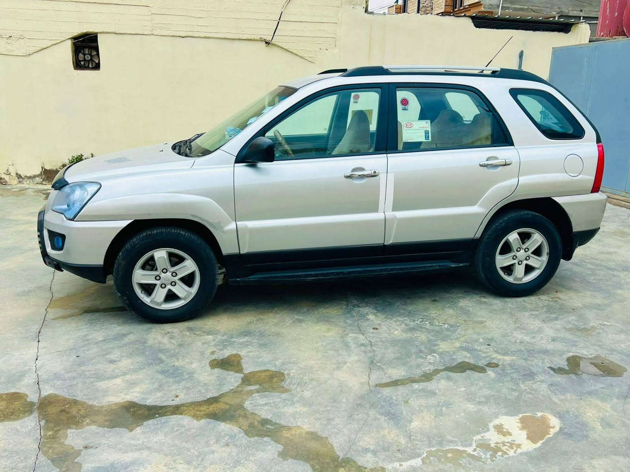 سلام عليكم سبورتج 2009 للبيع رقم بغداد دولي سنوية جديدة السيارة متعوب عليها مال جناي مكفولة كفاله عامة من الصبغ والضرر والسونار مرفق مع الصور  مكينة كير مكفولات صدر أمامي خلفي جديد تدفىة تبريد شغال تخم تاير السعر 125 وبيها مجال مكان السيارة ديالى الشراي يتصل ***********
