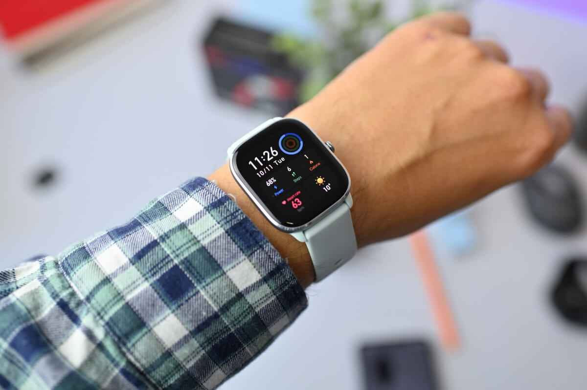 Amazfit GTS 4 Mini
ساعة امازفت الأصلية (من منظومة Zepp التابعة لشاومي).
(جديدة لوك بجياس الشركة متوفر قطع محدودة جداً)
 ساعة أصلية تمنحك جودة اعتمادية طويلة الأمد، بمميزات تميزها عن الساعات المقلدة والضعيفة.
🔍 أبرز المواصفات والمزايا التقنية:
🔋 بطارية فائقة الصمود: تعمل حتى 15 يوماً من الاستخدام النموذجي بالشحنة الواحدة، لتنسى عناء الشحن اليومي تماماً.
📺 شاشة AMOLED مذهلة: شاشة عالية الدقة بحجم 1.65 بوصة تضمن وضوحاً فائقاً للألوان حتى تحت أشعة الشمس المباشرة، مع تصميم مربع عصري وإطار معدني من الألمنيوم النقي.
📍 نظام GPS مدمج: تتبع دقيق للمسارات والأنشطة الرياضية عبر 5 أقمار صناعية، دون الحاجة لحمل الهاتف أثناء الجري أو ممارسة الرياضة.
🩺 رعاية صحية متكاملة: مراقبة مستمرة على مدار 24 ساعة لمعدل نبضات القلب، ومستوى أكسجين الدم (SpO_2)، ومستويات التوتر، بالإضافة إلى تحليلات دقيقة للنوم.
💧 مقاومة تامة للماء: بمعيار 5 ATM (تتحمل الضغط حتى عمق 50 متراً)، مما يجعلها مناسبة تماماً للسباحة والاستخدام اليومي تحت المطر.
🪶 وزن خفيف وتصميم مريح: بوزن 19 غراماً فقط، تمنحك راحة تامة طوال اليوم أثناء العمل أو النوم.
#ساعات_ذكية #ساعة_ذكية #ابل #ايفون #ساعة بغداد, العراق


**إذا كنت صاحب هذا الإعلان وتريد حذفه لأي سبب، رجاءا أرسل رسالة إلى الدعم الفني**