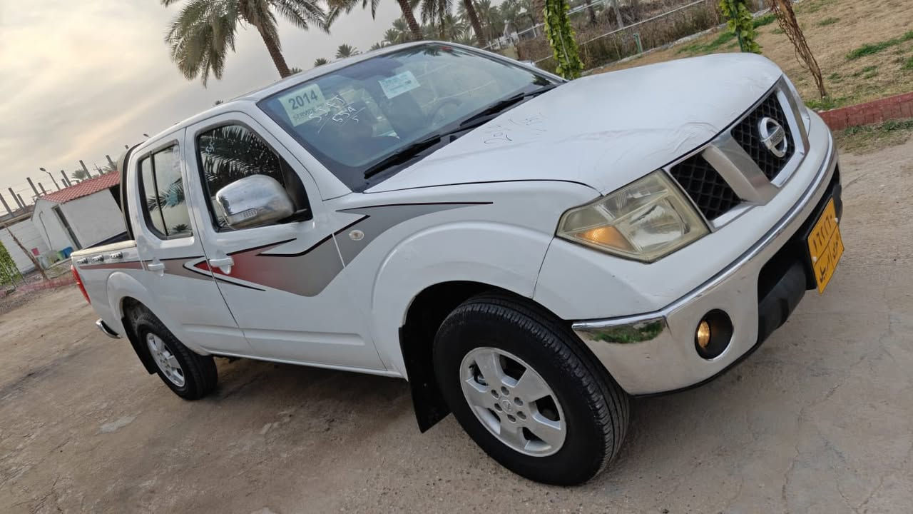 السلام عليكم للبيع نيفاره 2014 سياره كير ومكينه كفاله سياره حداديه جديده تخم تاير جديد سياره جاهزه من كلشي رقم أربيل الأماني تحويل وكاله مضمون سياره بيها صبغ خشم جملغ الأمامي وصبغ بل جملغ الخلفي من الهلال لحد حافت الباب من جوه اثر شخط بدون دواخل باقي كفاله. ومشرهن بل صور السعر118$      هاتف ***********
