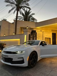 كامارو ss  ابيض 2023 كلين تايتل للبيع ماشيه 19200  9 ميل السعر  250 ور...