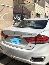 سوزوكي سياز موديل ٢٠٢٣ رقم بغداد حرة بأسمي فول مواصفات ماعدا الفتحه لا...