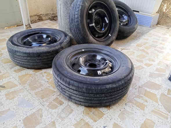 تخم حجم 15للبيع تايرات جدد شادهن والوياله مصىوغات جدد يعني كبل شدهن مكاني كوت الخاجيه ***********
