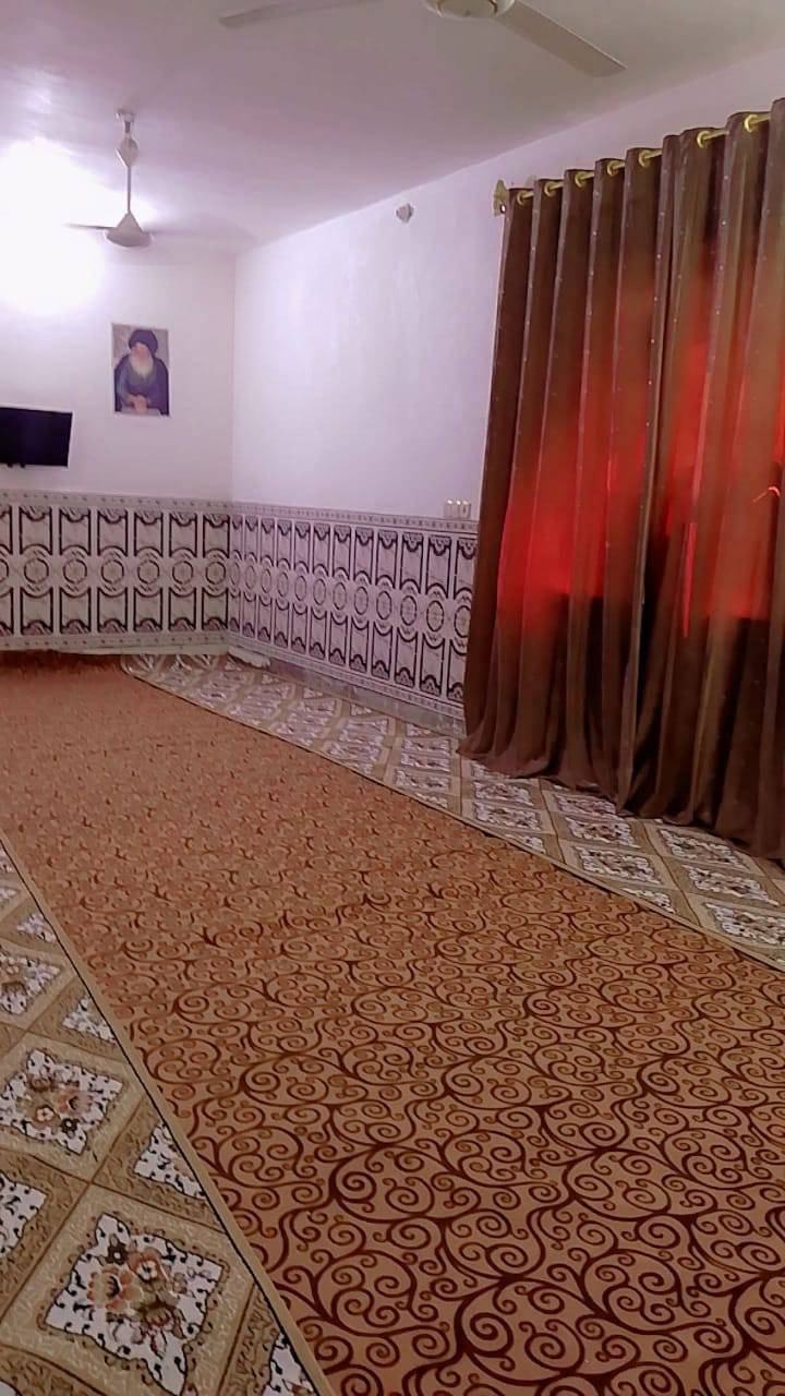 السلام عليكم بيت للبيع المساحه 265 المساحه المبنيه تقريباً 165 غرفه وصاله ومطبخ وصحيات + كراج سياره 100 متر تقريبأ
الموقع كاع راجي للاستفسار ***********
