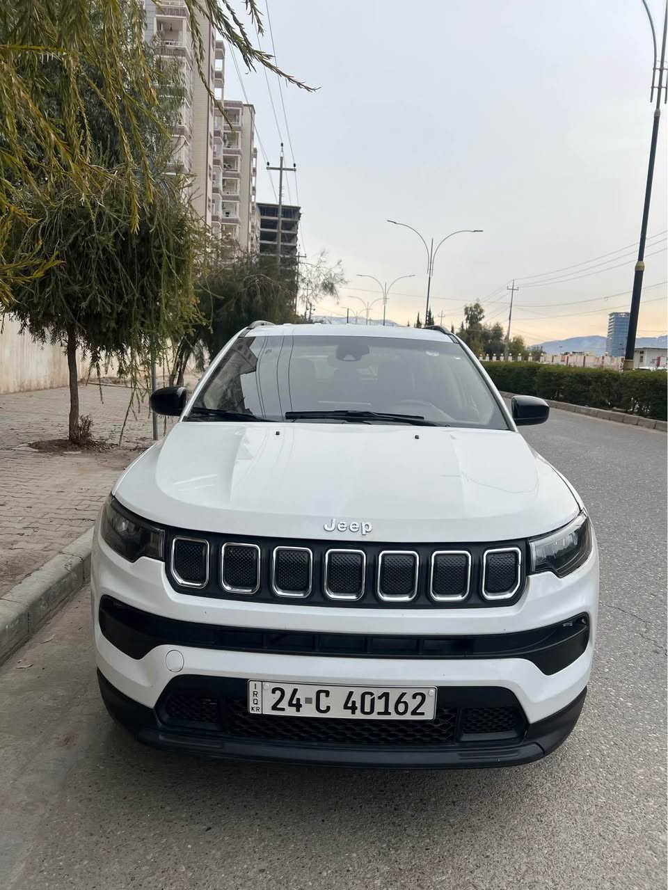 جيب كومباس ٢٠٢٢ فئة latitude محرك ٢.٤  فول موصفات بصمة تشغيل عن بعد ابواب بصمة  شاشة كاميرة كشن جلد هيتر بريك بصمة شاشة carplay وايرليس ٤*٤ دبل اكسل لايت زينون بلادي رقم و سنوية جديد سعر ١٣٨ ورقة و بيها مجال عنوان دهوك قضاء بردرش *********** واتساب دهوك, العراق
