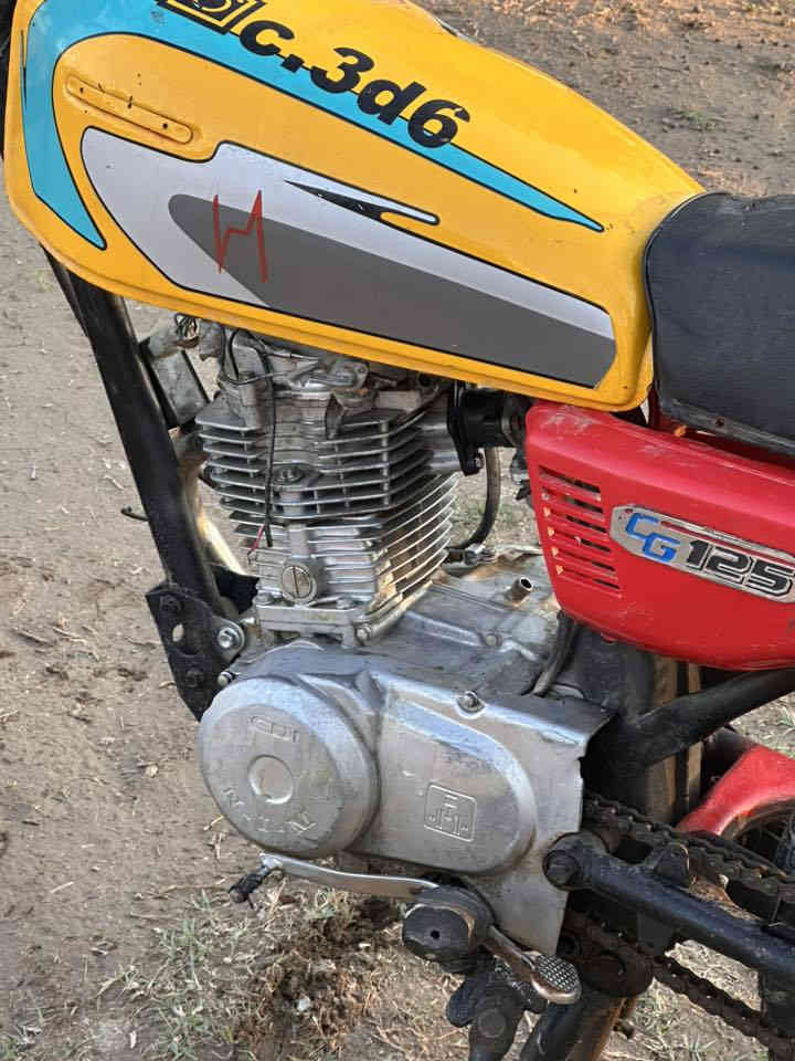 السلام عليكم للبيع نامه 21 كلك  ما تشتغل يمكن ولفات بيها ابيع كوم حديد
رقمي للتواصل 
***********
