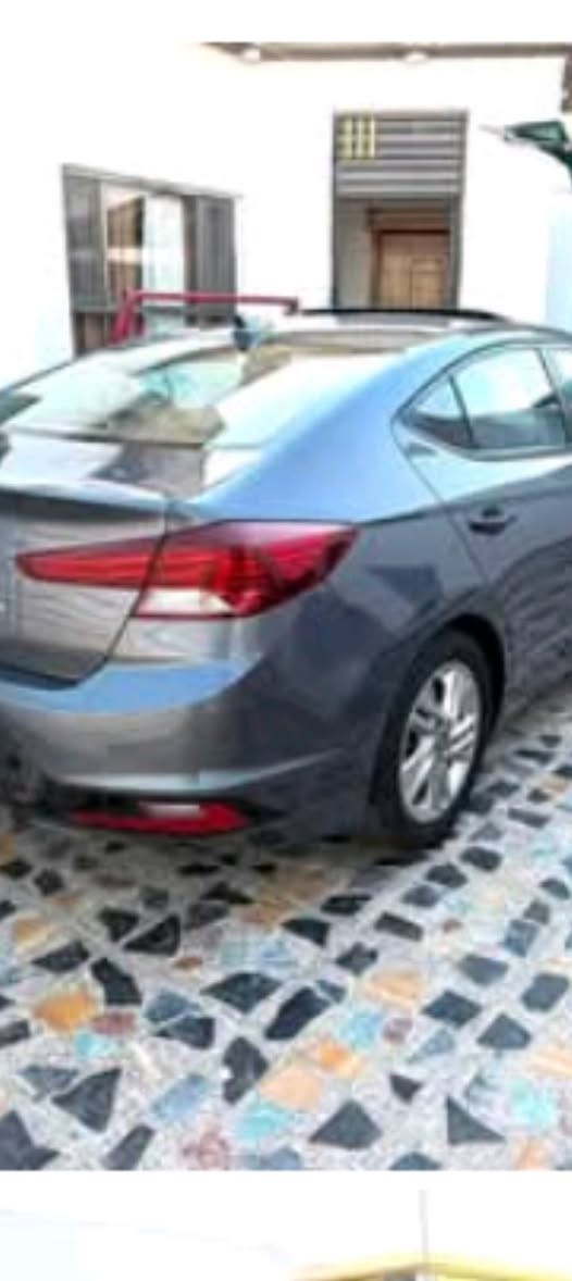 السلام عليكم انترا موديل 2020 جاهزه من كل شي كامل مواصفات 
حداديه تبريد ثلج تخم تاير 
رقم معوقين بعد خمس اشهر تصير حره 
السعر 115ورقه وبيها مجال 
للاستفسار اكثر اتصل على الرقم *********** مكاني بصره
