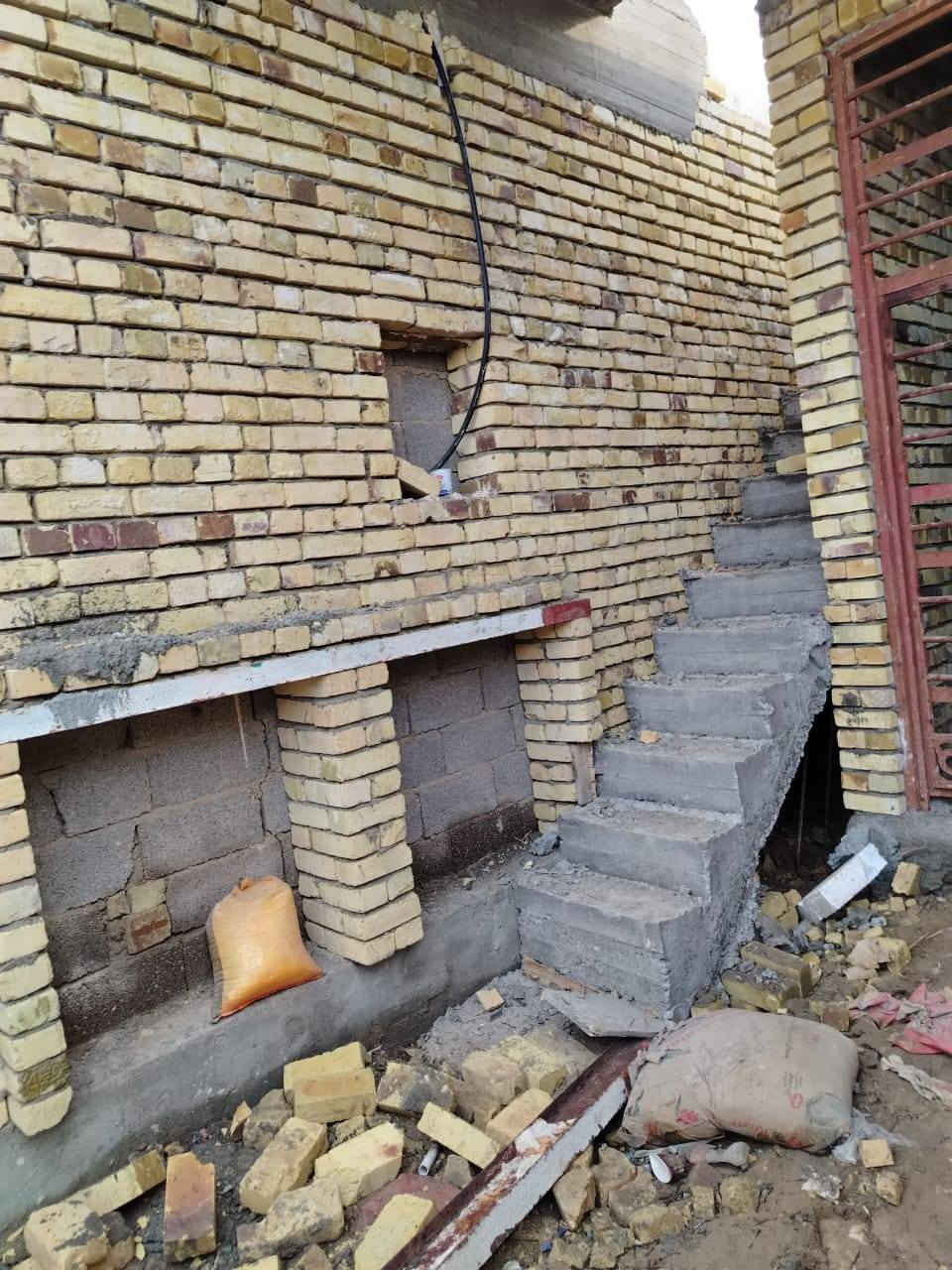 بسم الله توكلنا على الله 
هيكل مسقف كامل طابو صرف مساحه 200متر وجها على فرع 
استقبال ومطبخ وصاله  وغرفتين ومناور وصحيات بيتونه كامله مسوي بيه درج خارجي وداخلي
العنوان العبجيه قرب بيت الشطرنج
الاستفسار اتصال او واتساب 
***********
*********** عمارة, ميسان
