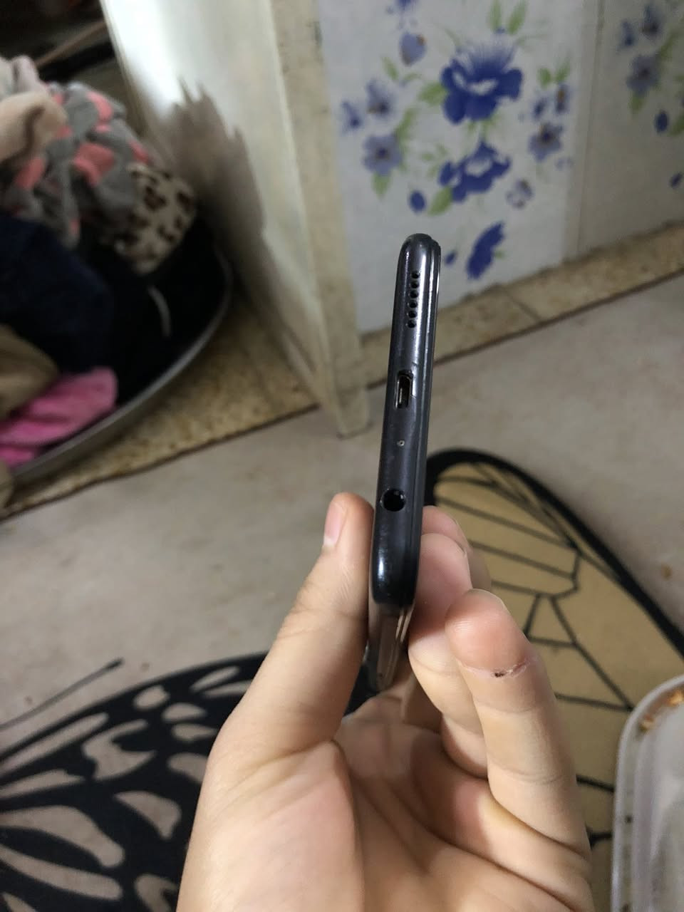 السلام عليكم موبايل اي ١٠ اس ذاكره ٣٢ كله شغال سيم كارت ٢ ورام بصمه وجه وبصمه اصبع كامره خلفيه شغاله بس طايحه الجامه بي فطر بال شاشه باقي الجهاز كله شغال يفيد تصفح او للجهال او تخلي بي سيمكرتاتك ومعلوماتك السعر ٣٥ قفل قفل 🔒 العنوان بغداد الرشاد شارع القاعده رقم الهاتف ***********
