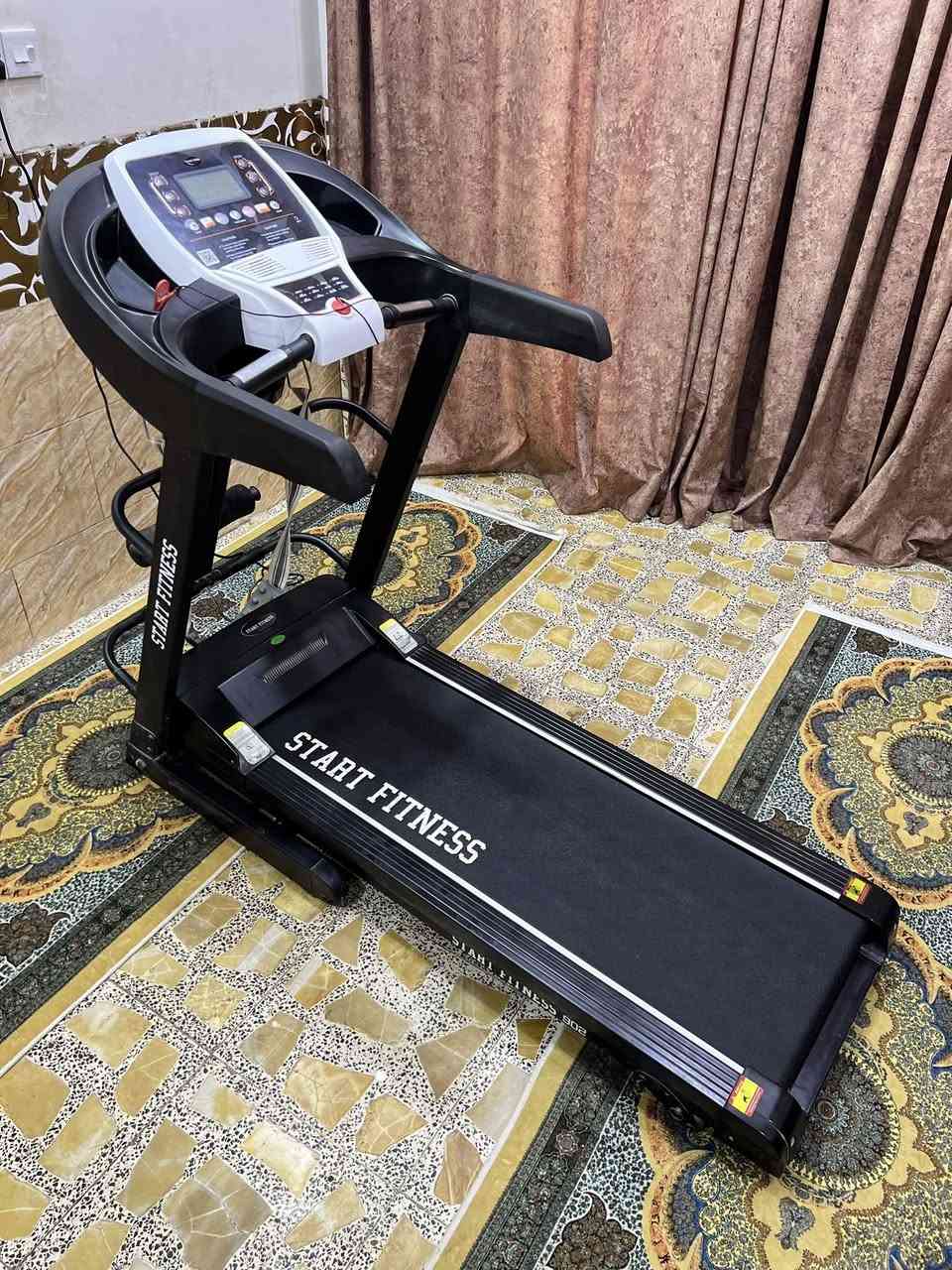 جهاز جري ماركة ستارت فتنس ماركة معروفه🏃🏼
يحمل 140KG+سرعه14.0KM🏃🏼
يحتوي على جهاز رجاج تكسير الشحوم🥊
يحتوي على شناو بطن 🥋
بي شاشه تعد1️⃣ وقت2️⃣قياس نبضات القلب3️⃣قياس المسافه المقطوعه4️⃣قياس حرق السعرات الحراريه5️⃣السرعه المتحكمه 
كذلك يحتوي على مفتاح امان للطوارئ 🔐 
وبي أواكس بلوتوث 🎵🎶
جهاز يطبك ومياخذ مساحه➰
سعره 280 الف👉🏻
بغداد يوجد توصيل محافظات 🚚 
***********
