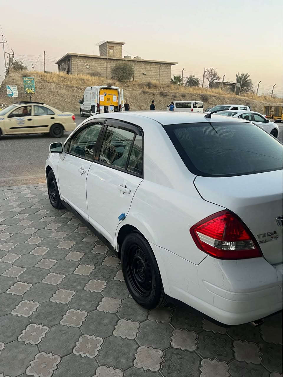نیسان تیدا ٢٠١١ 
بێ بۆیاخ
بێ تەقەوڕەقە هەموو گیانی بەشەرت  
ڕەقەم و سەنەوی تازەیە 
نرخ:-110 گەڵاو معامەلە
ژمارە موبایل:*********** السليمانية, العراق

