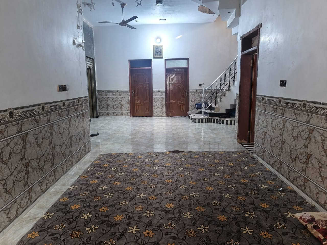 سلام عليكم بيت ناصرية حي تضحيه مساحت البيت 240 البيت مطلوب اسكان  البيت طابقين الطابق الارضي كامل وطابق ثاني هيكل الاستفسار على هاذ الرقم فقط ***********
