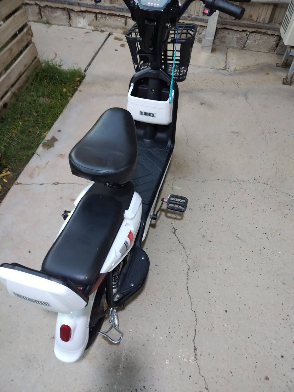 السلام عليكم دراجة شحن للبيع بطارية ليثيوم بعدهي نضيفة للستفسار راسلني علئ هاذة الرقم *********** مكاني بغداد
