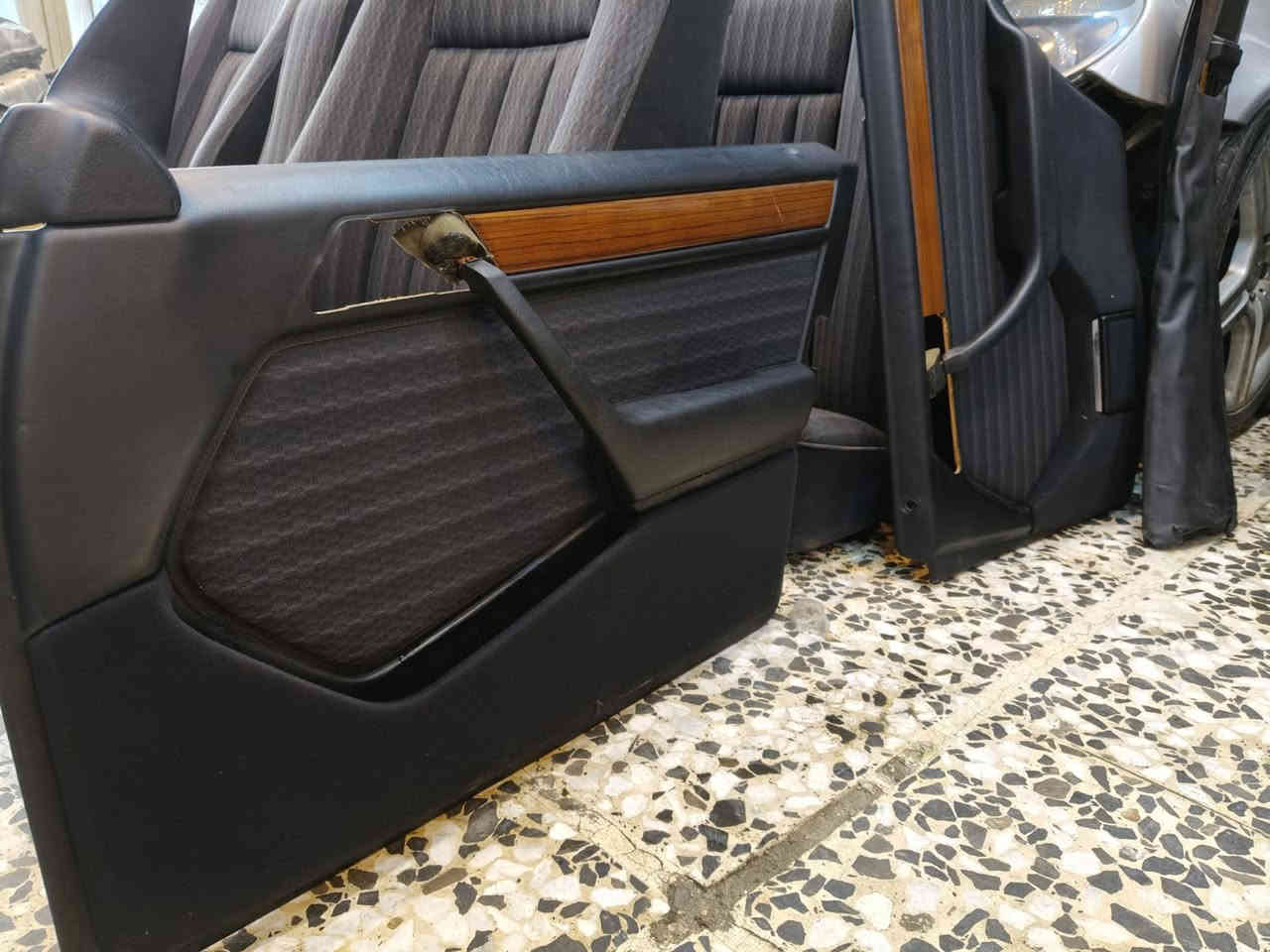 السلام عليكم/ غرفه مارسدس دب للبيع وارد يابان/استفسار النجف حي الصناعي بلاوك الاول حسن الشريس اخويه الشراي يتصل/*********** / ***********
