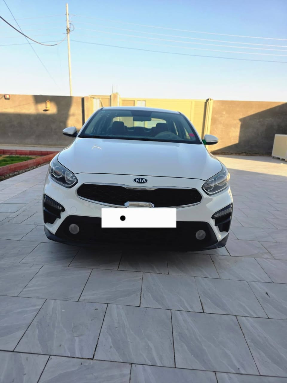 السلام عليكم
سيراتو خليجي 2019
مكفول رقم بغداد 
ماشيه 100الف 
السياره جاهزة من كلشي للتفاصيل أكثر ***********
