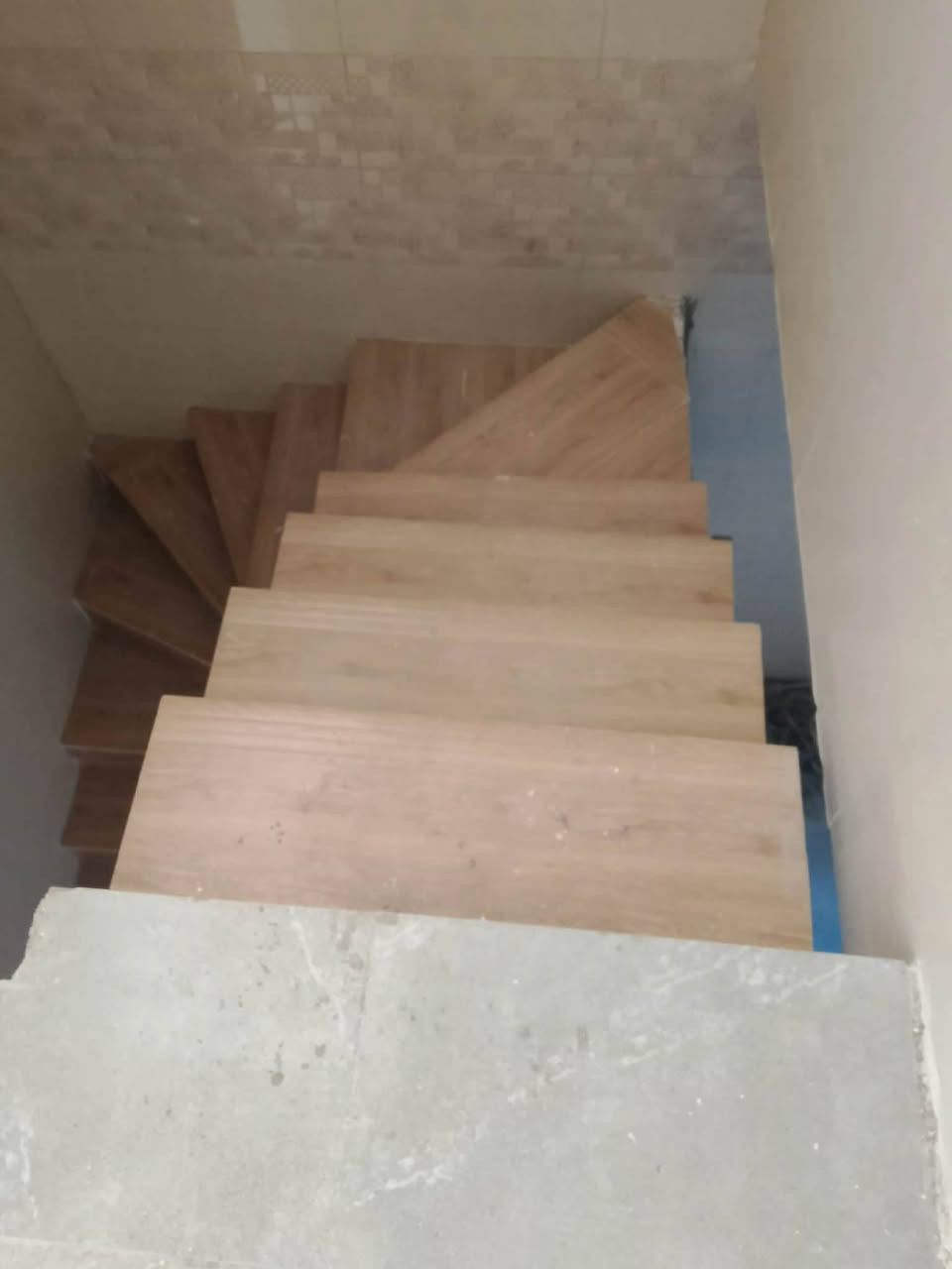 شغل نظيف ومرتب تطبيگ أرضيات كاشي + بورسلين ، إن شاء الله يعجبكم للمراسلة والأستفسار متوفر خاص وأيضا  رقم هاتف : ***********
