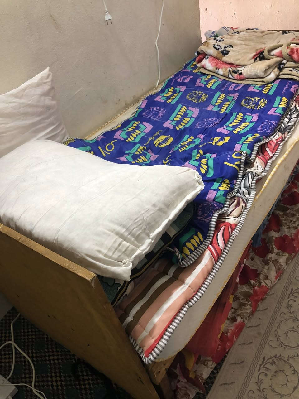 الغسالة 16كيلو ب175والثلاجة ب100والجرباية ب35والتلفزيون ب15شرط الشغل محتاجه ***********
