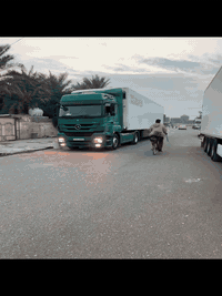 للبيع اكسور 1843.     
موديل 2008 بلادي
محور قصير رتيادر 5 طكات 
دبل تانكي  تخم تاير راس وعربانه  كير قليج عادي
هورن كاسحه زعانف سبايدرات بلادي
براد شمتز سمك 7 موديل 2010 
لا طخه لا نفخه لادوسه جديد جديد 
جهاز ابو الرباط 300 بدون ماطور كهربائي بلادي  2010 مشتغل 5000 ساعه  العربانه جديده اوربيه منفيس 2025 دخول جديد   السياره راس وعربانه جااهزه للعمل بدون فصخ وربط
 مكان السياره ديالى المقداديه
للأستفسار ‭٠٧٧١ ١٤٨ ٧٧١٧‬
