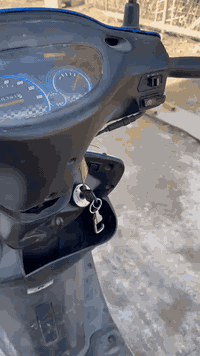 السلام عليكم دراجة كامكو v2دراجة نضيفة كلش  برغي ما مفتوح منها نزلتها من الحاويه يوم 10/9 /2025.  ماشيه 60 الف.  بدون رقم محركها 125 سيسي سعرها 925وبيها مجال الشراي مكاني نجف كوفة فلكة الشهرستاني ***********
