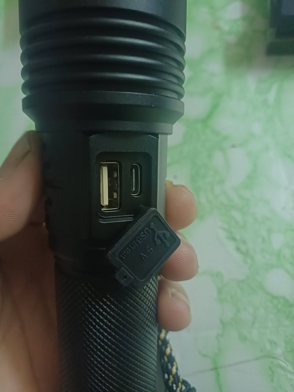 لايت UV فوق الاشعة البنفسجية 
اشتربته جديد غير مستخدم بس فحصته ورجعته بالكارتونة مالته 
السعر 25


**إذا كنت صاحب هذا الإعلان وتريد حذفه لأي سبب، رجاءا أرسل رسالة إلى الدعم الفني**